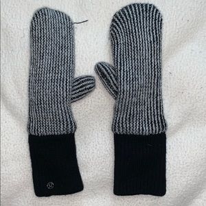 Lululemon Mittens